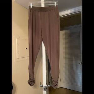 *NWT* Express pleated pants